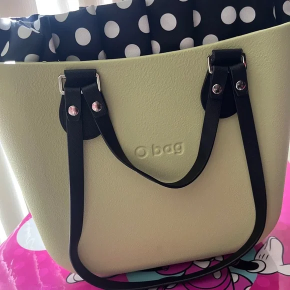 O Bag Green and Black Tote with Versatile Design - Picture 4 of 10